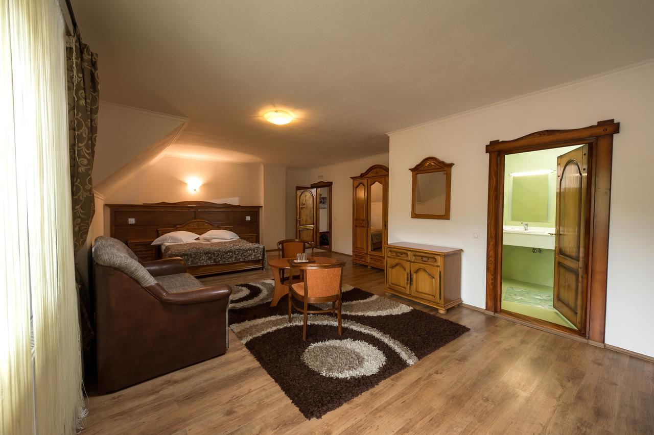Hotel Complex Craiasa Muntilor Moieciu Moeciu De Sus Esterno foto